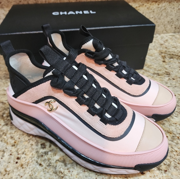 Chanel Interlocking CC logo sneakers Size 8 - Picture 1 of 4